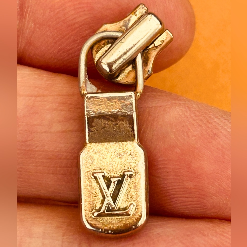 Louis Vuitton Gold Zipper Pull